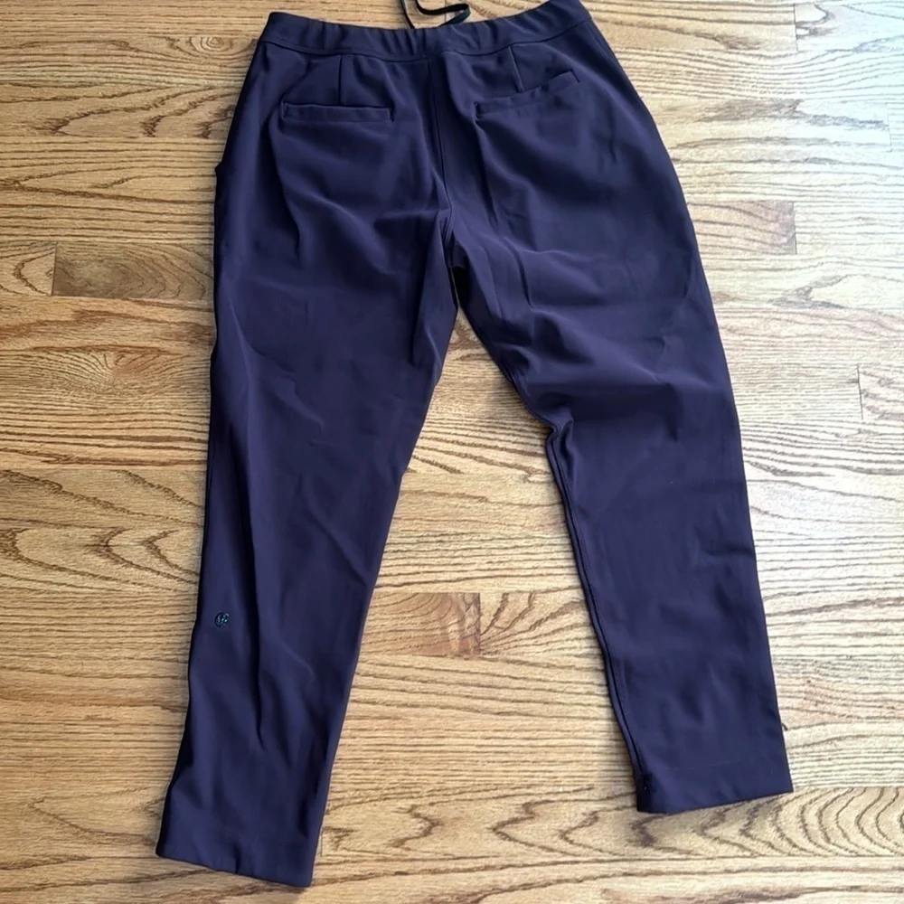Lululemon purple on the go crop size 6